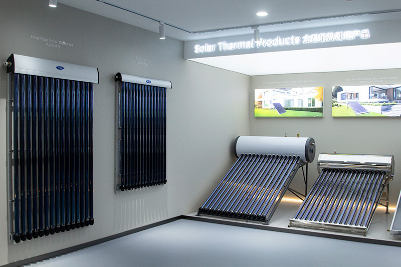 Solar water heater and pressurized vacuum tube collector 